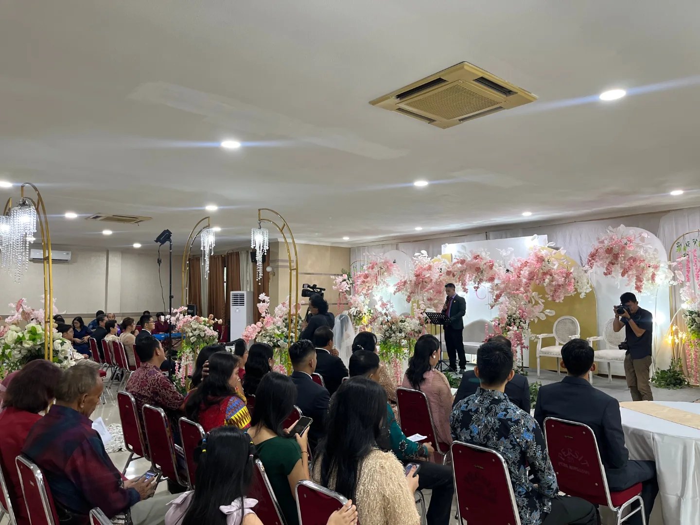 Suasana acara terkait Estimasi Pos Biaya Pernikahan yang Sering Terlupakan