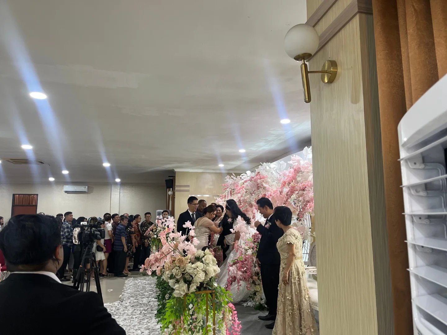 Suasana acara terkait Cara Menyusun Rundown Wedding agar Acara Tidak Molor