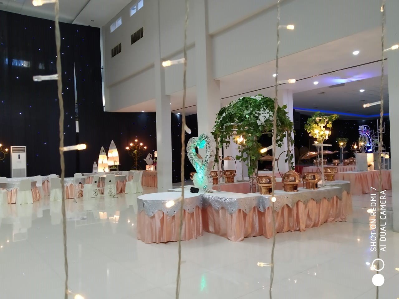 Suasana acara terkait Persiapan gathering keluarga di ballroom Surabaya: Memilih Menu yang Pas yang Sering Terlewat