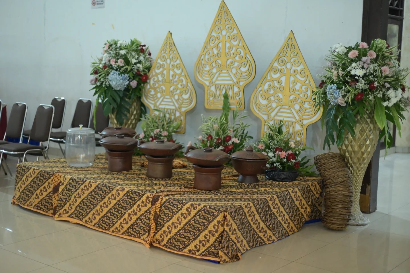 Suasana acara terkait Hal yang Perlu Dicek Sebelum Memilih Gedung Pernikahan