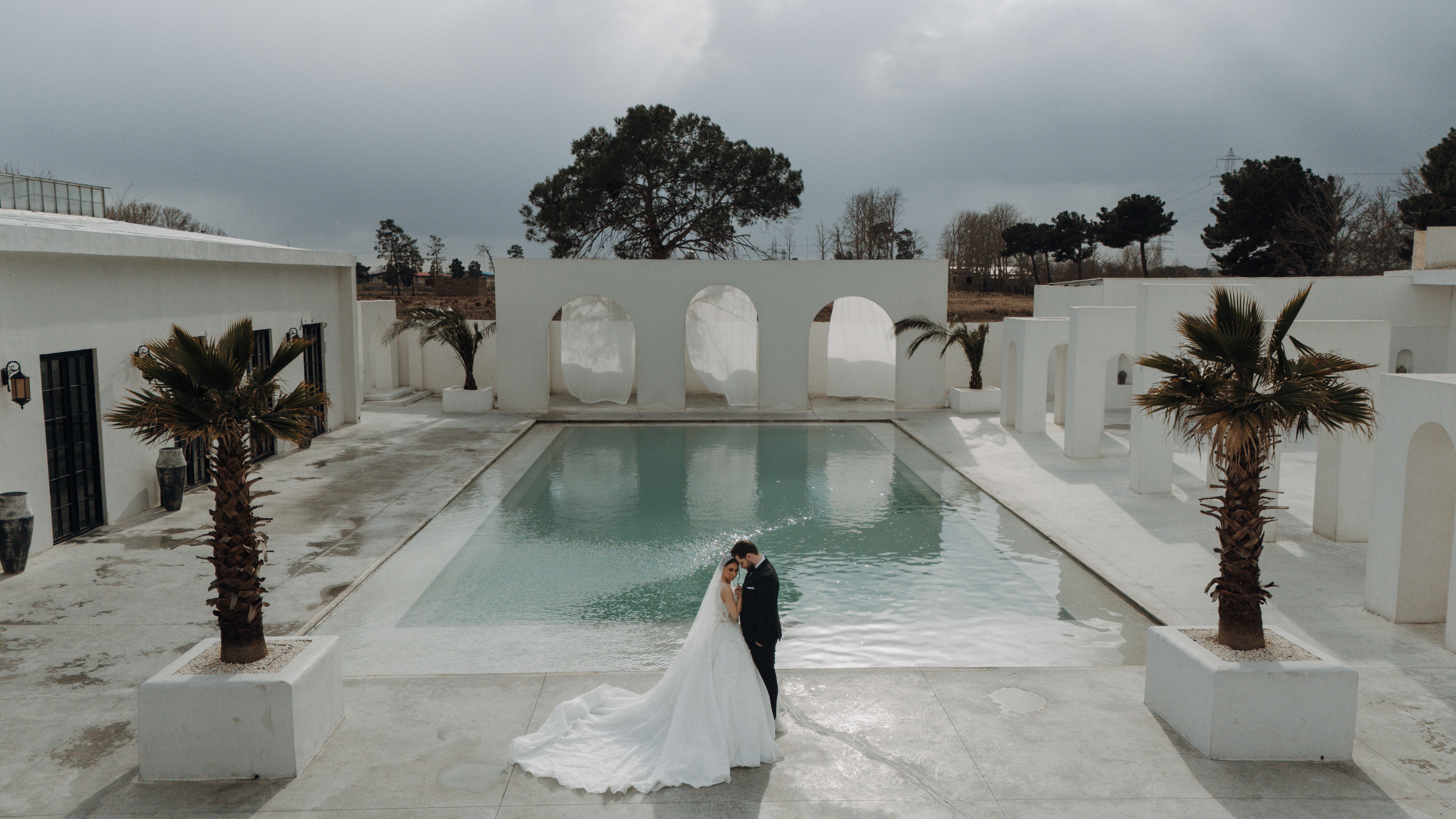 A stunning outdoor wedding with a couple by the pool in Tehran, Iran. Perfect for summer wedding themes.